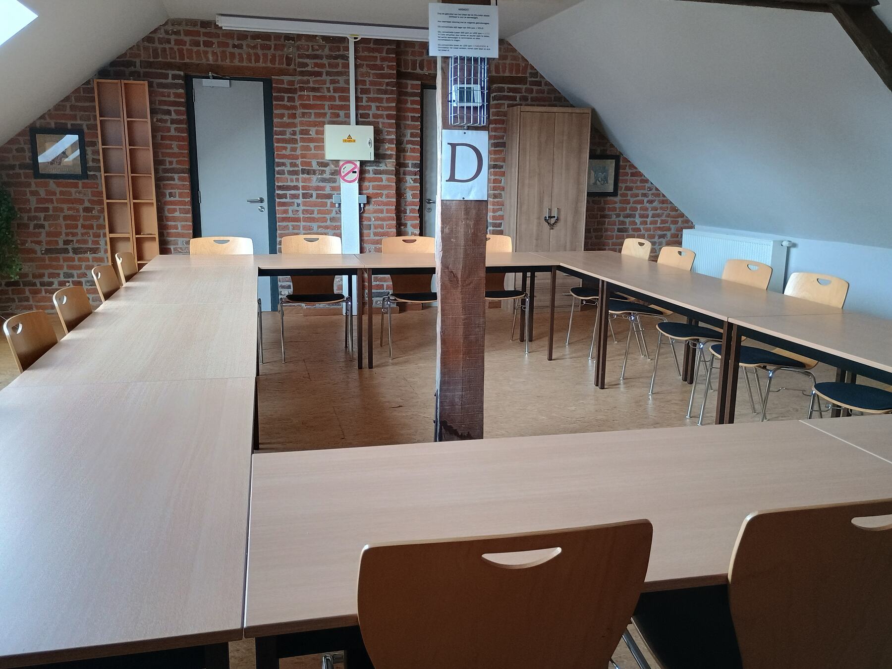 Vergaderzaal D onder het dak